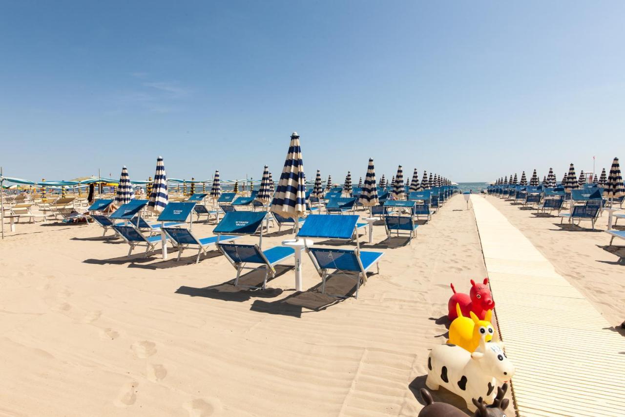 Hotel Aurelia Milano Marittima Exterior photo