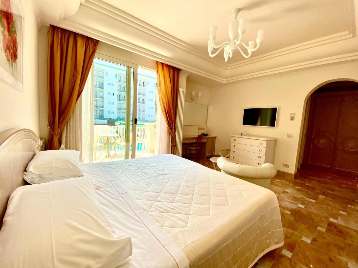 Hotel Aurelia Milano Marittima Exterior photo