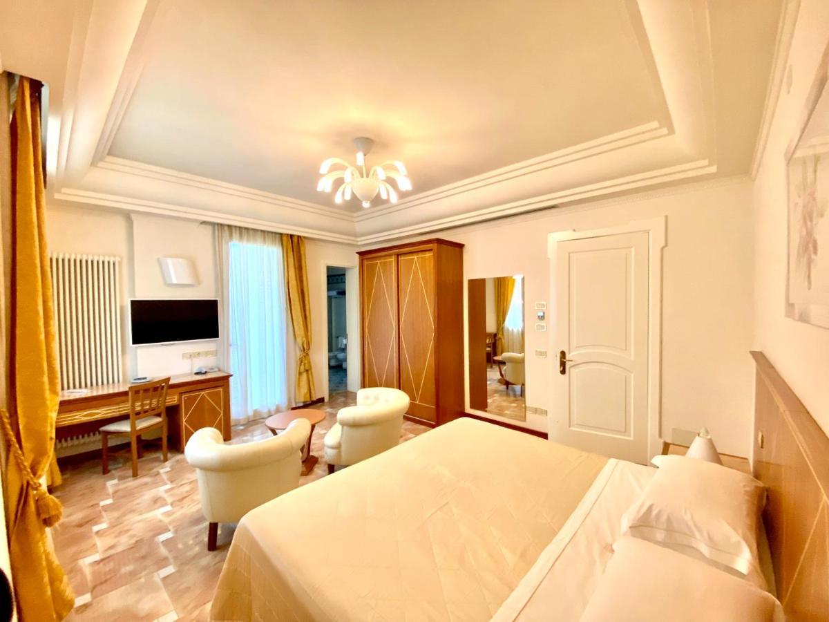 Hotel Aurelia Milano Marittima Exterior photo