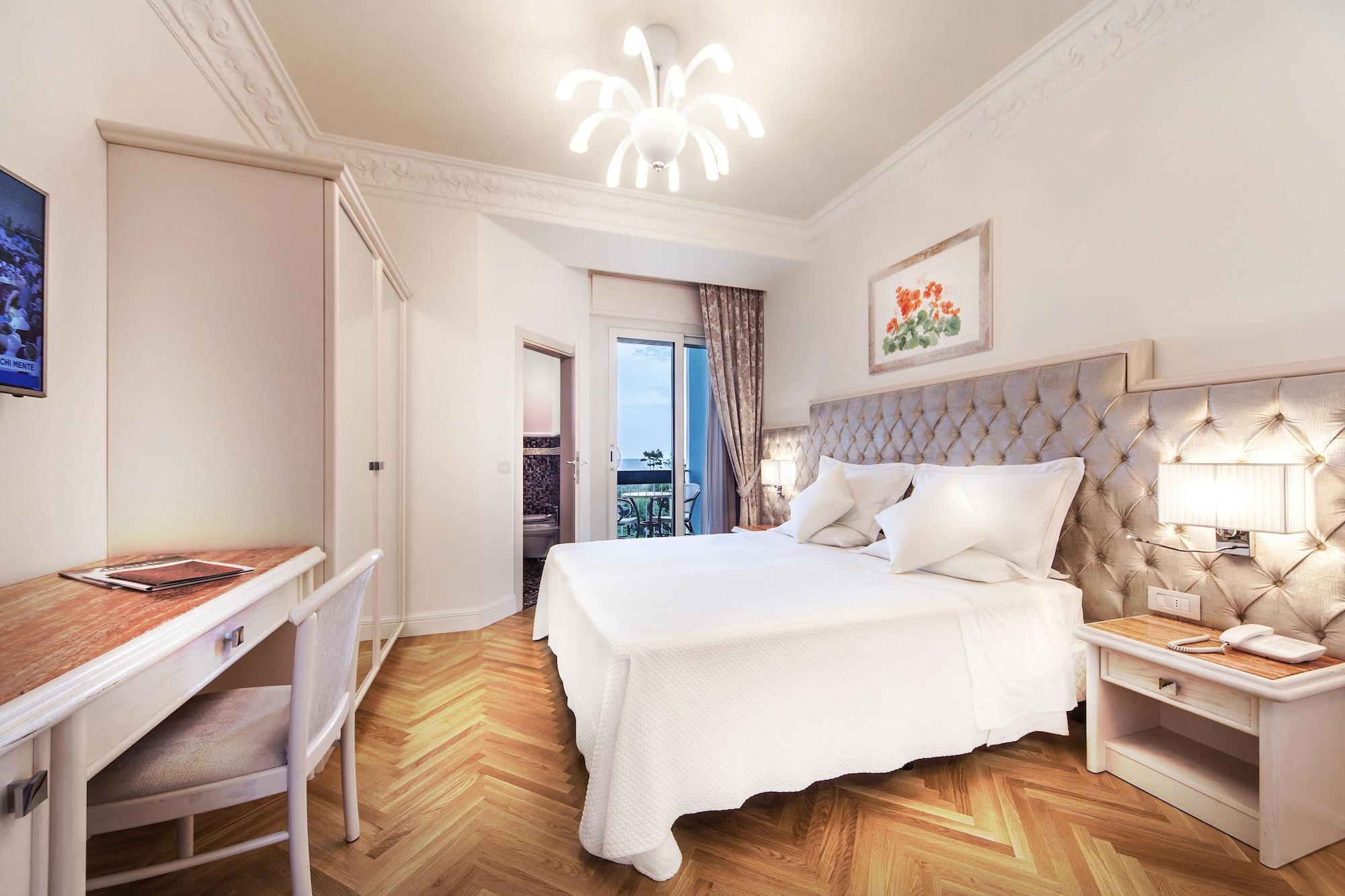Hotel Aurelia Milano Marittima Exterior photo