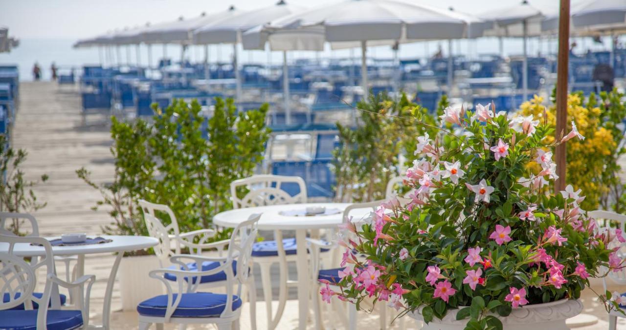 Hotel Aurelia Milano Marittima Exterior photo